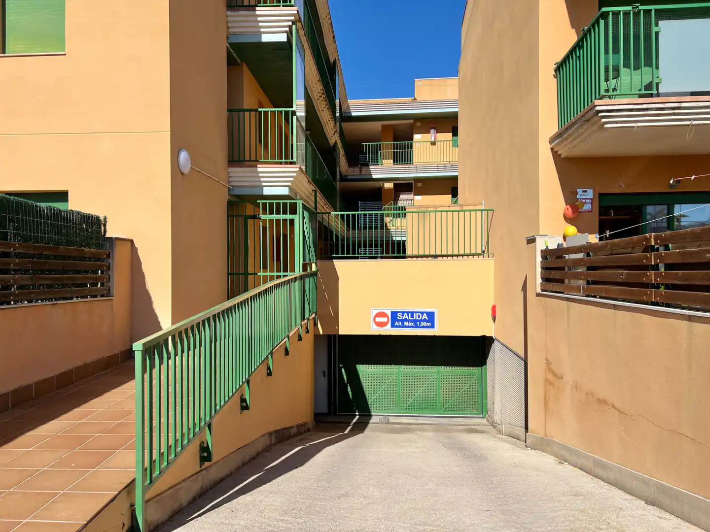 Vista exterior de Piso en venta en Amposta con Jardín privado, Terraza y Amueblado