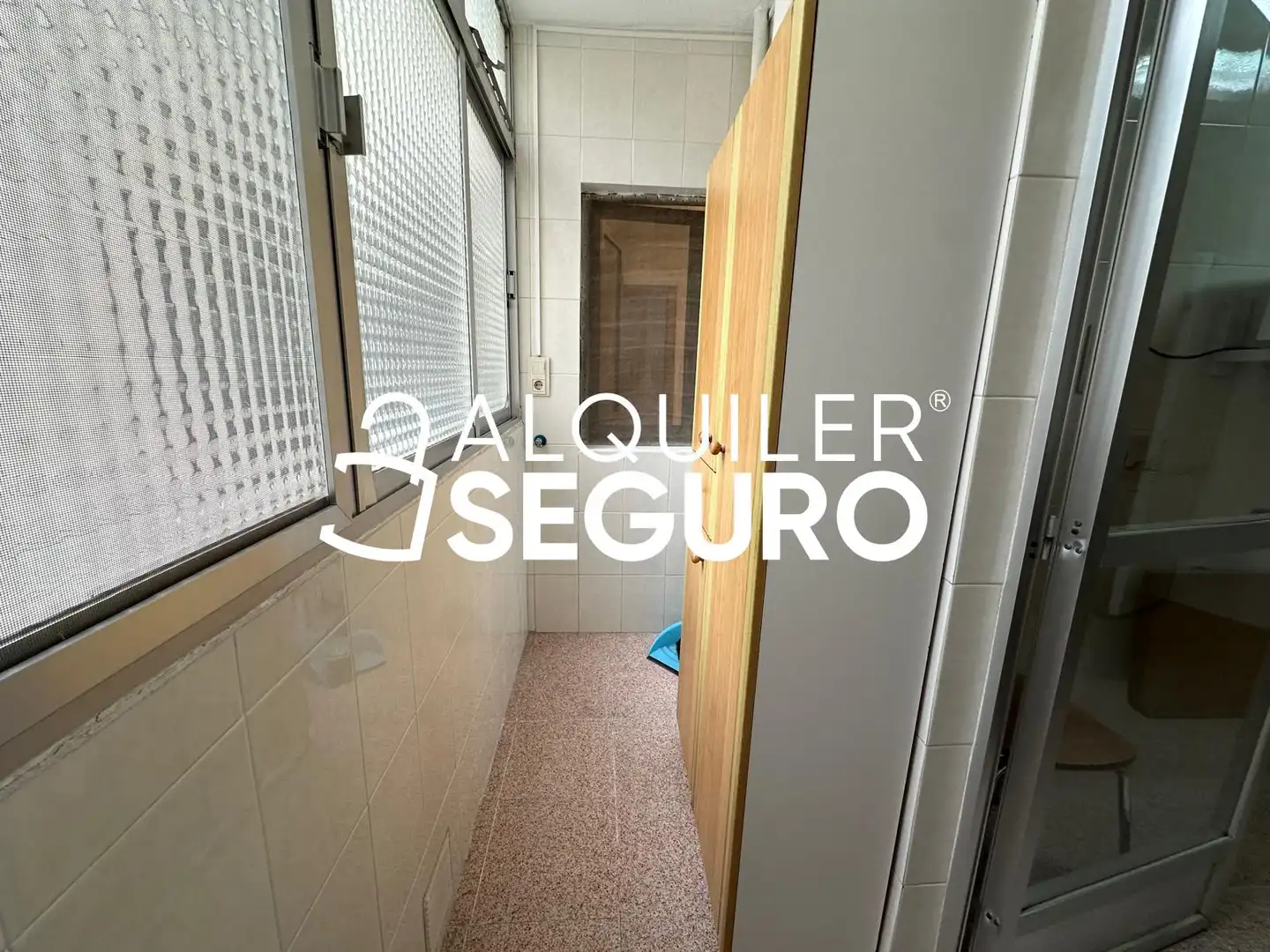 Flat for rent in Valencia  with Air Conditioner and Furnished