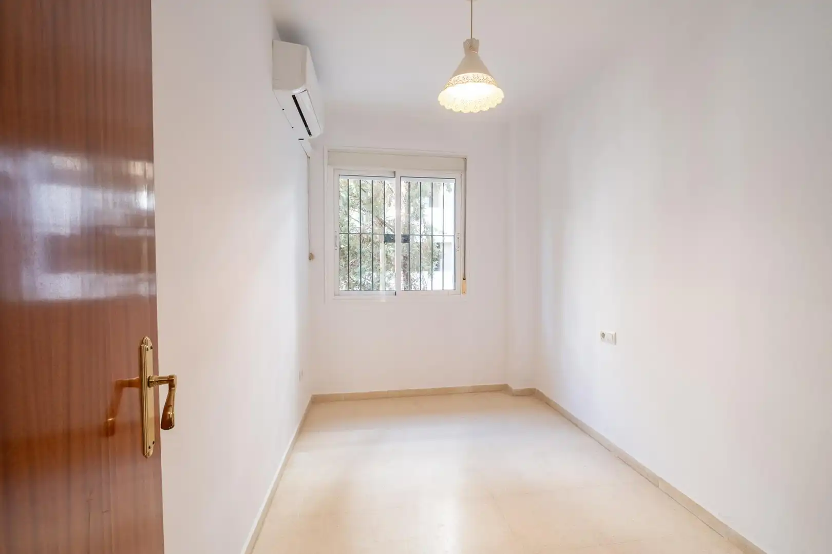Habitación de Dúplex en venta en Sevilla con Aire acondicionado y Piscina comunitaria