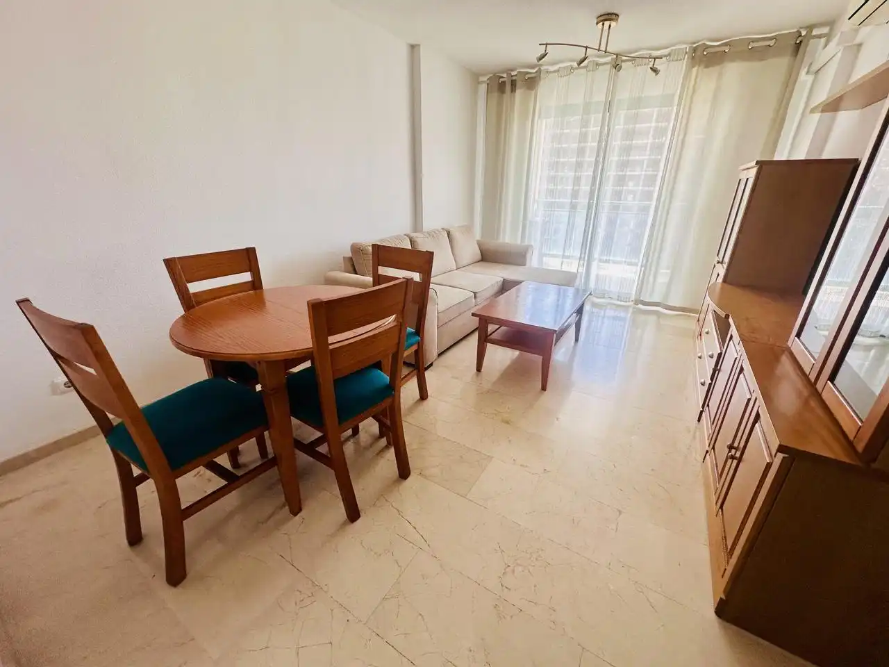 Sala de estar de Piso de alquiler en Villajoyosa / La Vila Joiosa con Aire acondicionado, Terraza y Amueblado