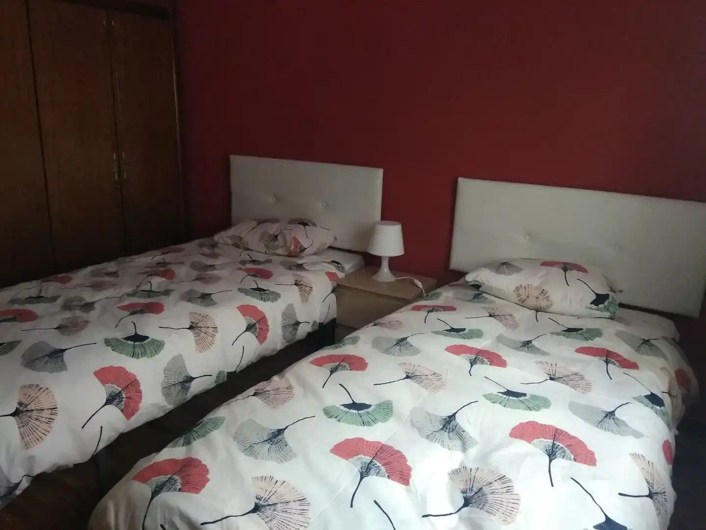 Schlafzimmer von Wohnung zur Miete in  Pamplona / Iruña mit Balkon