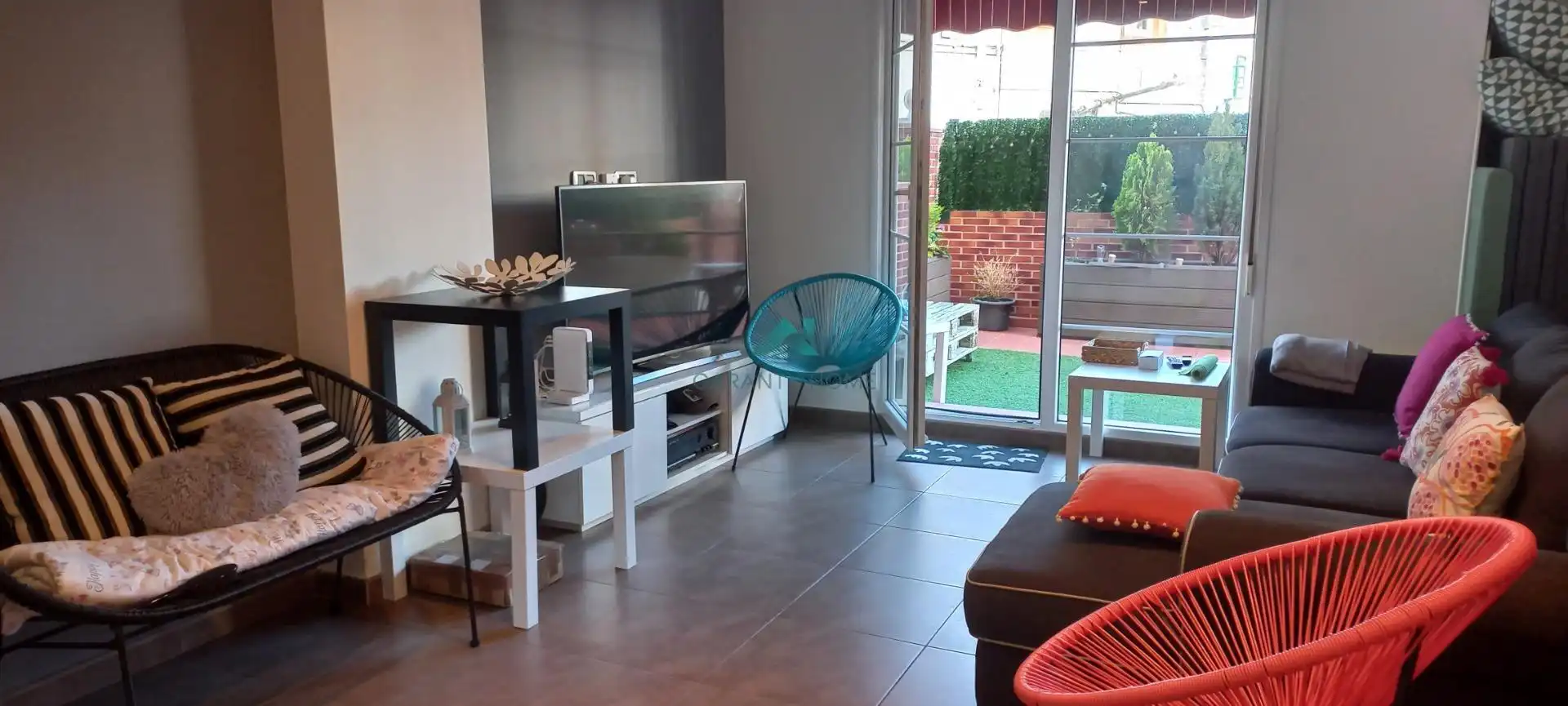 Wohnzimmer von Erdgeschoss zum Verkauf in Santoña mit Heizung und Privatgarten