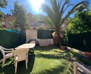 Jardí de Casa adosada en venda en  Logroño amb Calefacció, Parquet i Terrassa