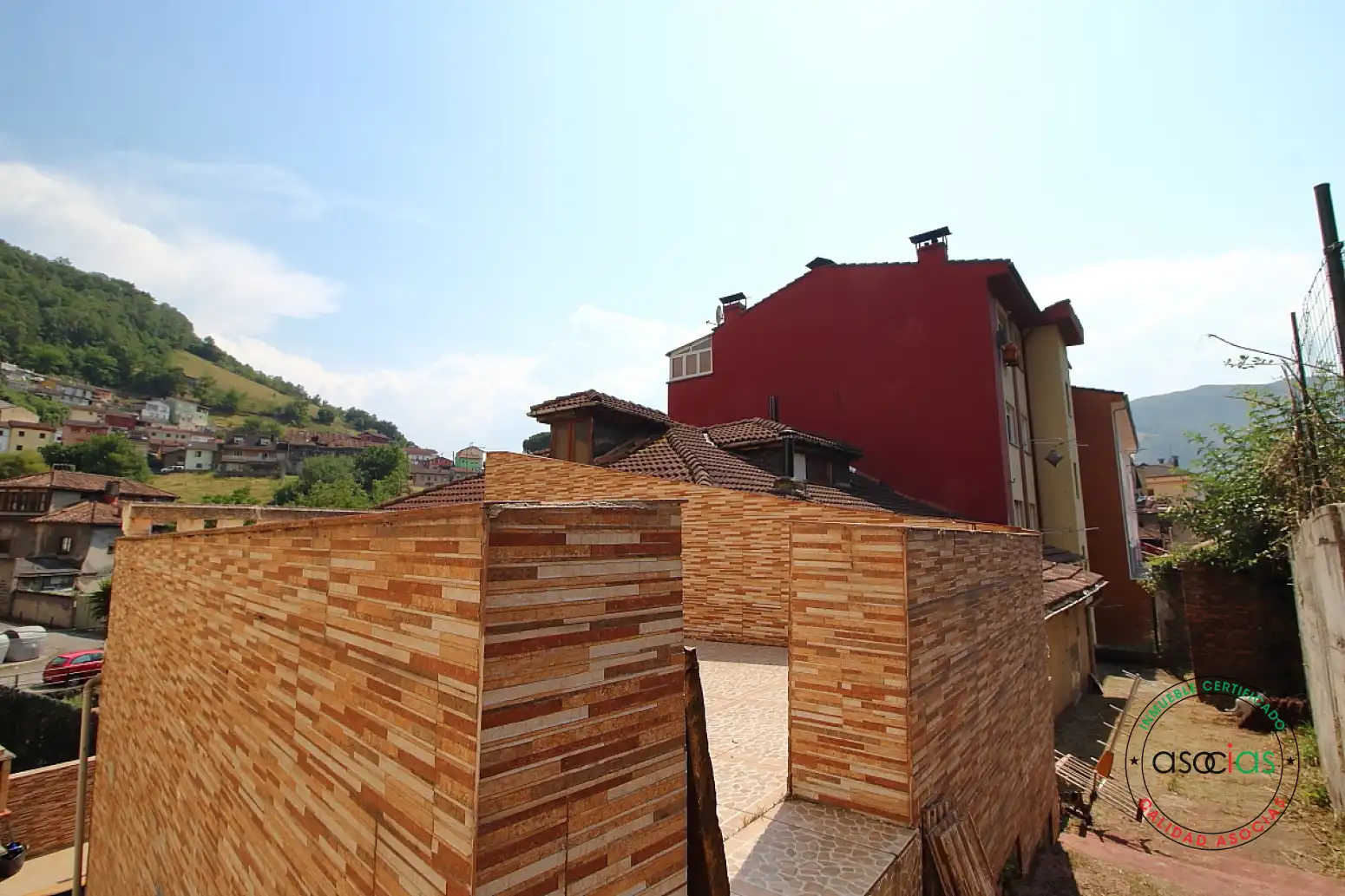Vista exterior de Casa adosada en venda en Mieres (Asturias) amb Calefacció i Terrassa