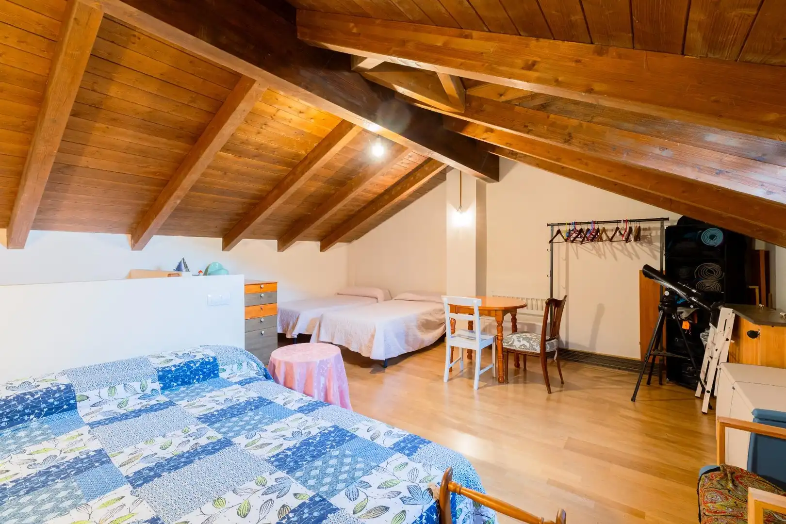 Habitación de Casa adosada en venta en Biescas con Calefacción, Jardín privado y Amueblado