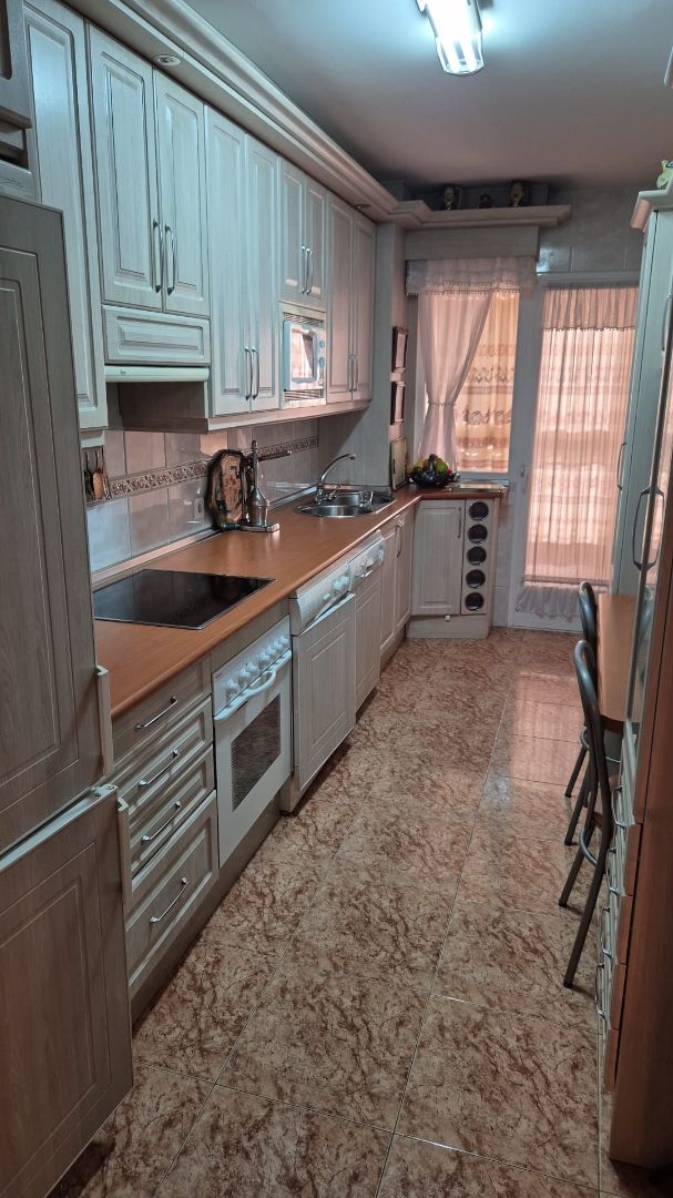 Kitchen of Flat for sale in Talavera de la Reina  with Heating, Parquet flooring and Terrace