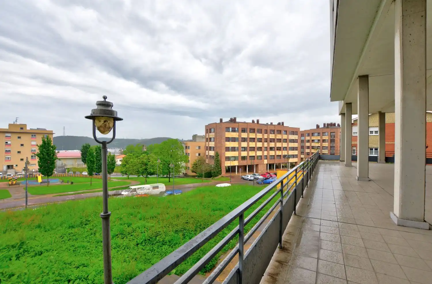 Außenansicht von Wohnung zum Verkauf in Avilés mit Heizung, Abstellraum und Schwimmbad