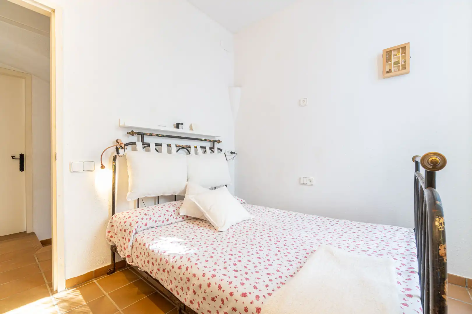 Schlafzimmer von Einfamilien-Reihenhaus zum Verkauf in Cadaqués mit Möbliert, Ofen und Waschmaschine