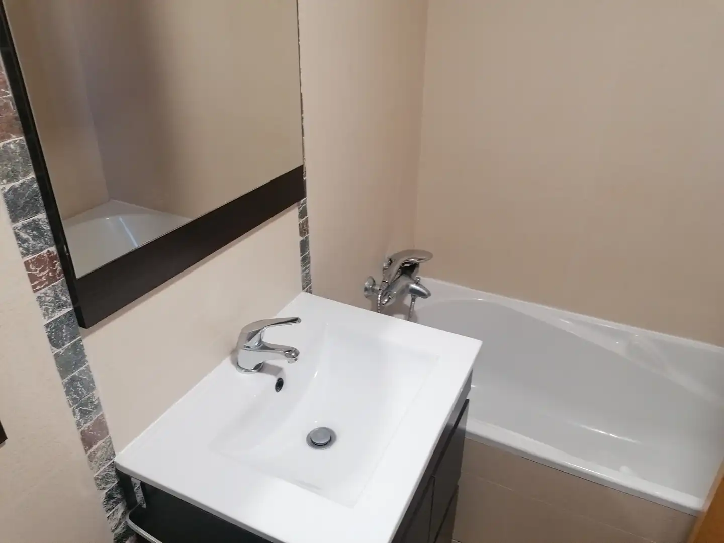 Bathroom of Flat for rent in Zaragoza  with Air Conditioner, Heating and Terrace