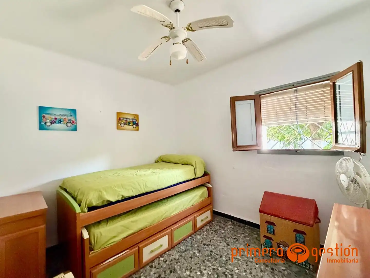 Habitación de Casa o chalet en venta en Lora del Río con Trastero y Amueblado
