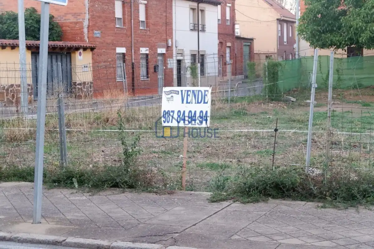 Lands and plots for sale in Armunia