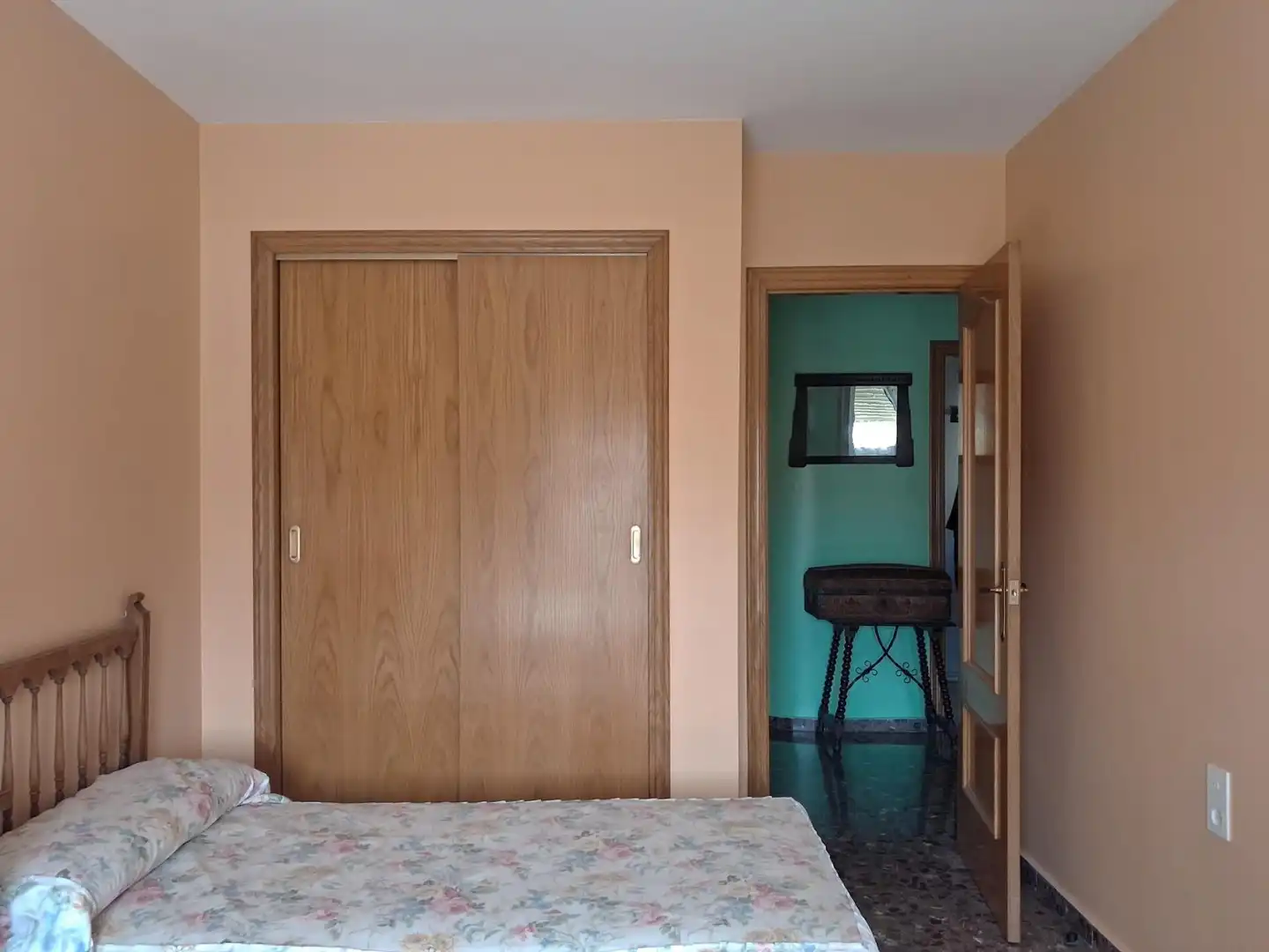 Habitación de Casa adosada en venta en Requena, Valencia