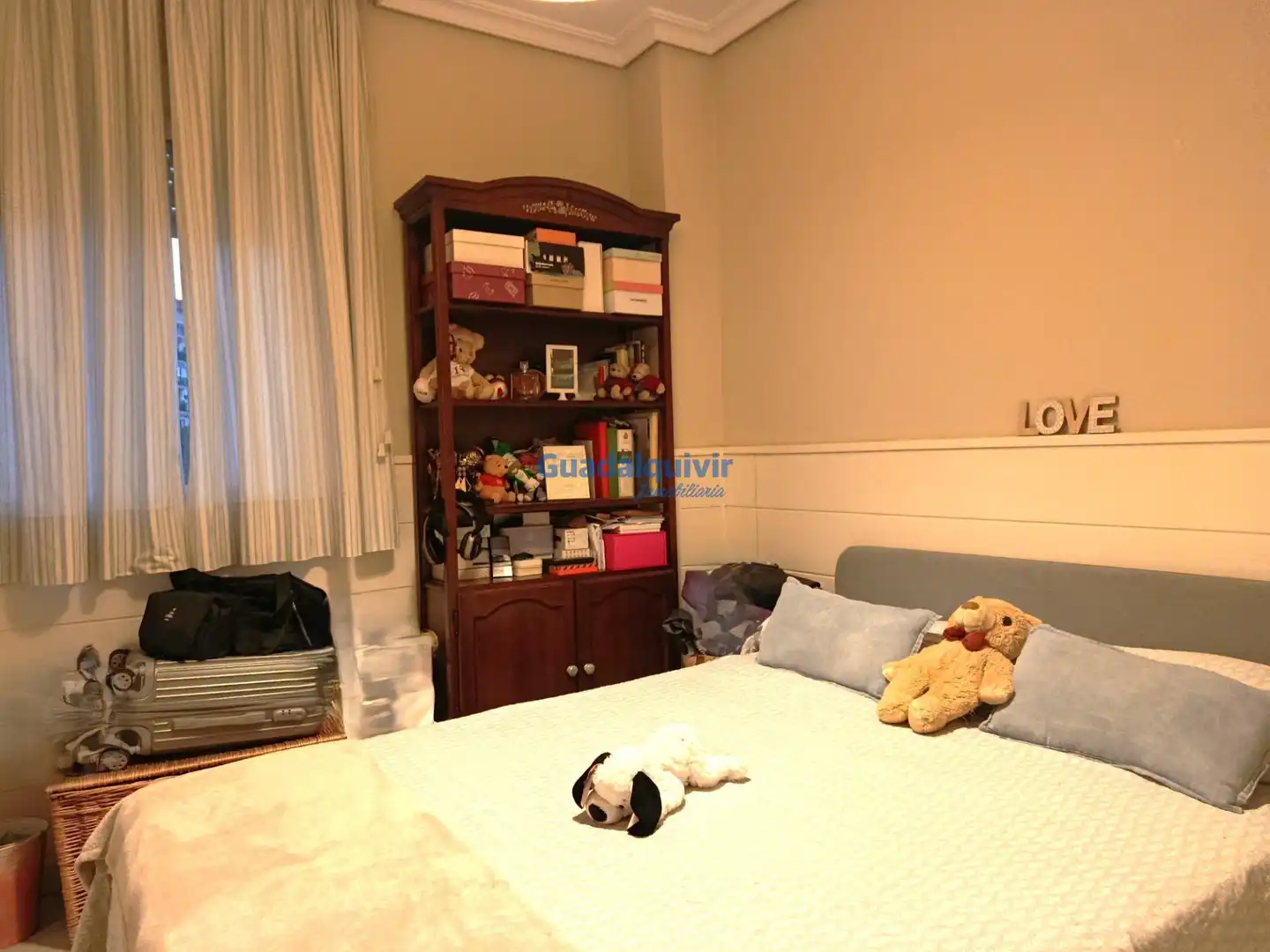 Habitación de Piso en venta en Sevilla con Aire acondicionado, Terraza y Trastero