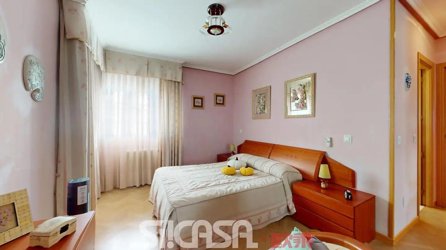 Dormitori de Casa adosada en venda en Pintores - Ferial