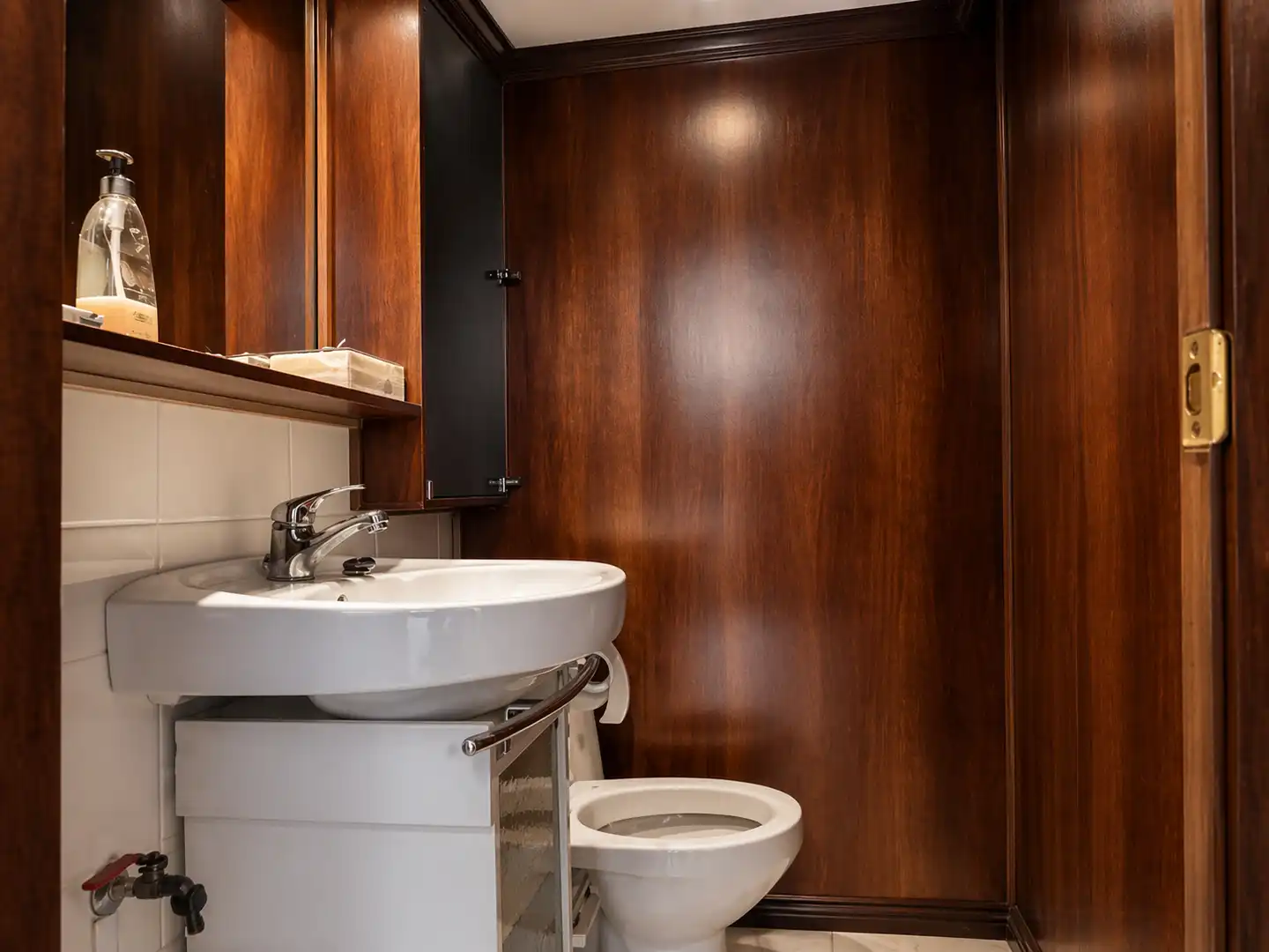 Bathroom of Commercial properties for rent in Santander