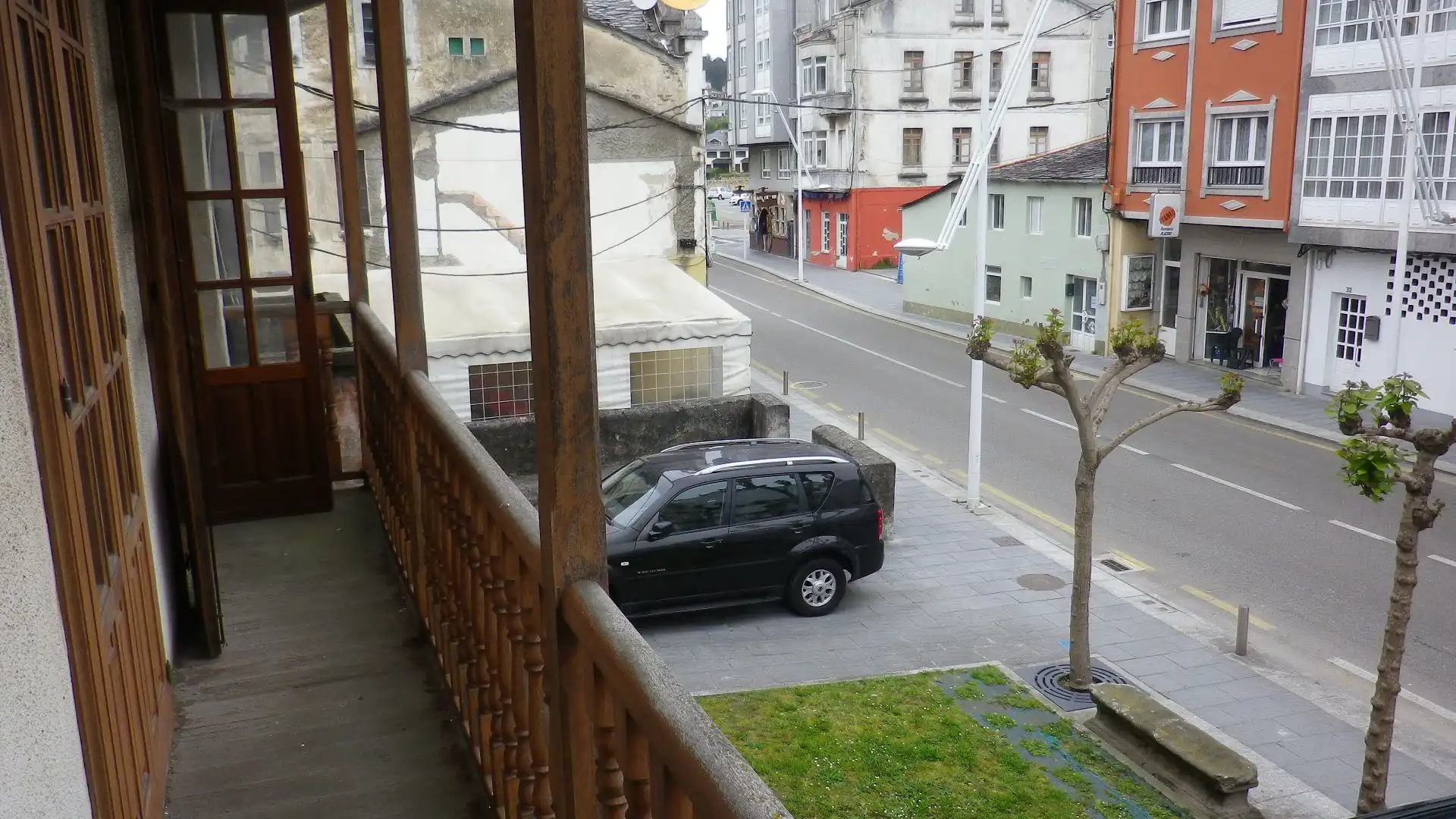 Außenansicht von Einfamilien-Reihenhaus zum Verkauf in Viveiro mit Heizung, Privatgarten und Terrasse