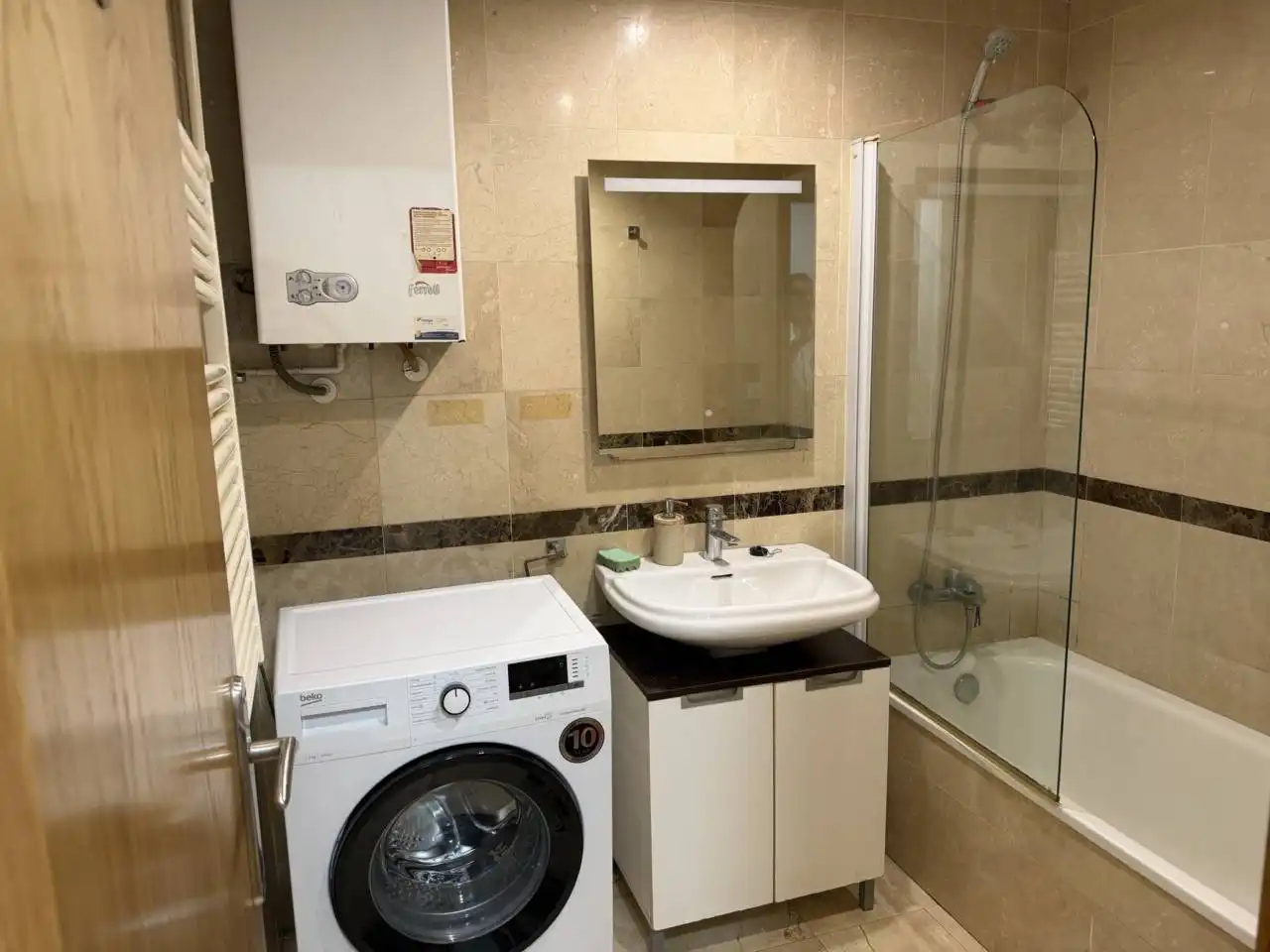 Badezimmer von Wohnung zur Miete in Vigo  mit Heizung, Parkett und Möbliert