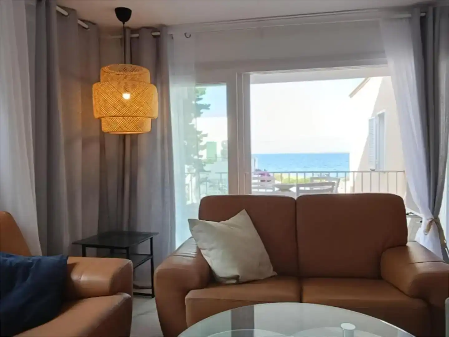 Sala d'estar de Apartament de lloguer en Pollença amb Aire condicionat, Jardí privat i Parquet