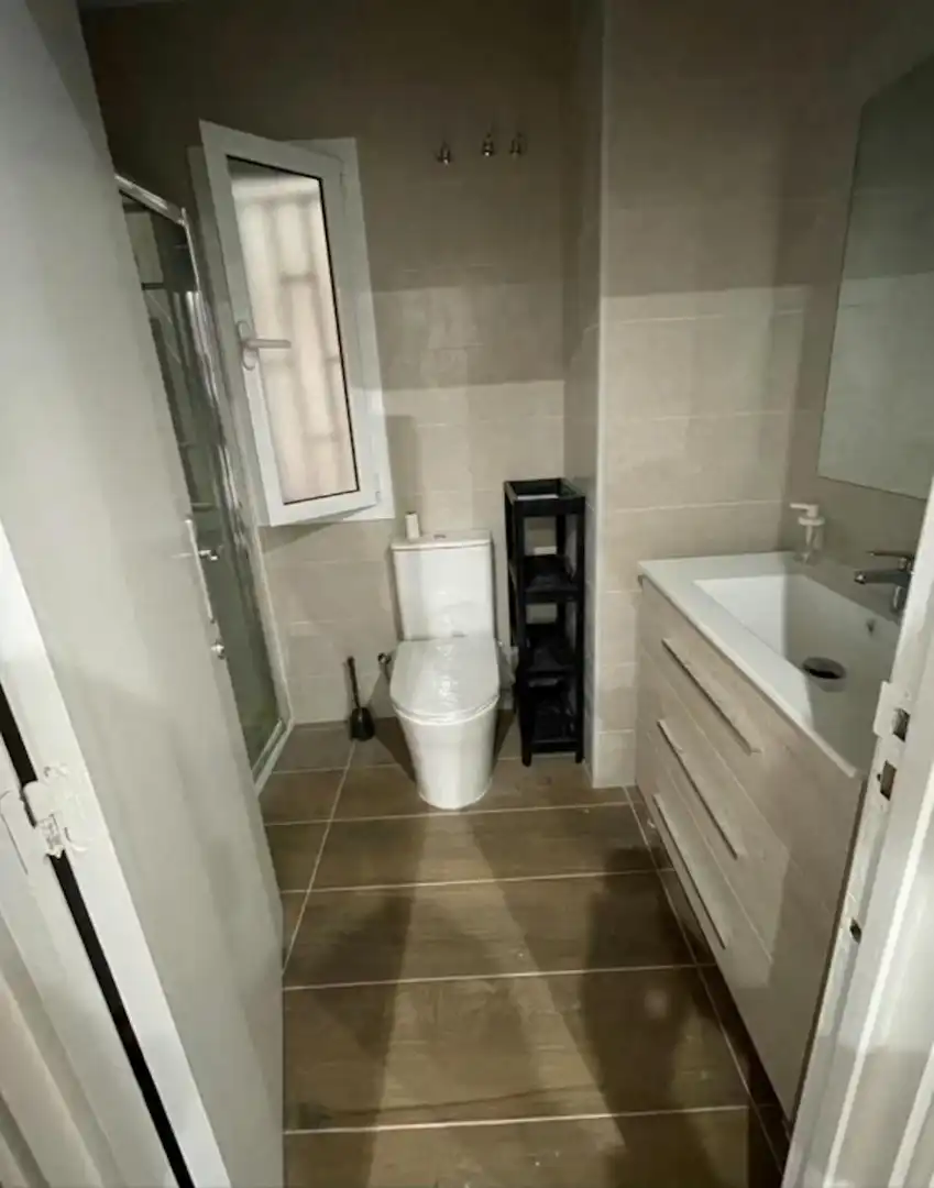 Bathroom of Flat for share in Badalona  with Heating and Washing machine