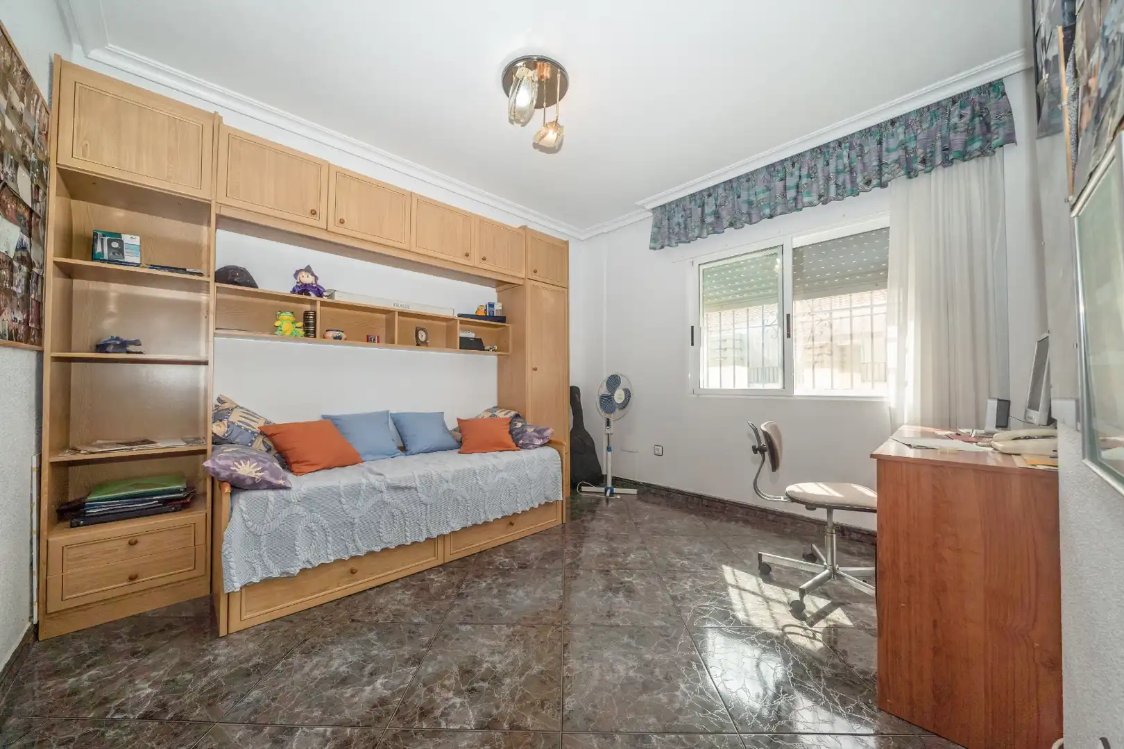 Dormitori de Casa adosada en venda en San Pedro del Pinatar amb Aire condicionat, Jardí privat i Terrassa
