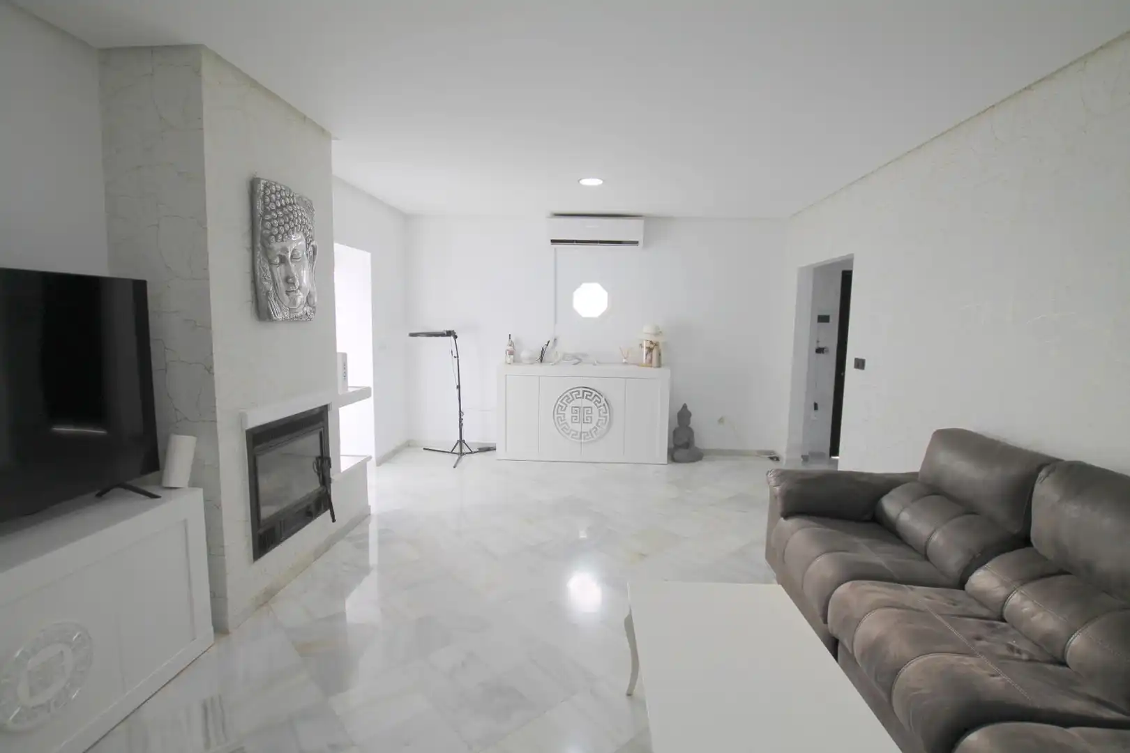 Sala d'estar de Casa o xalet en venda en Alcalá de Guadaira amb Aire condicionat, Calefacció i Jardí privat