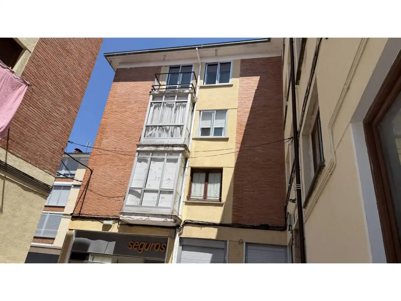 Vista exterior de Piso en venta en Espinosa de los Monteros con Calefacción, Terraza y Amueblado