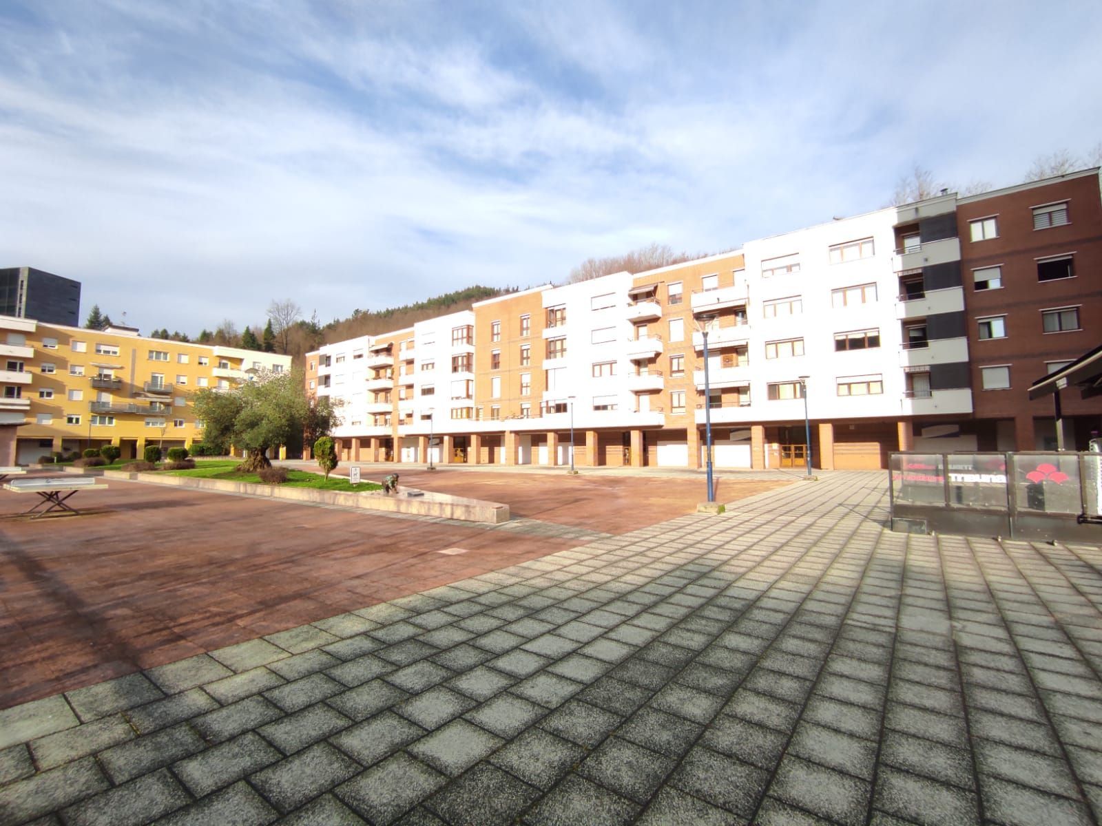 Vista exterior de Pis en venda en Ermua amb Calefacció i Parquet