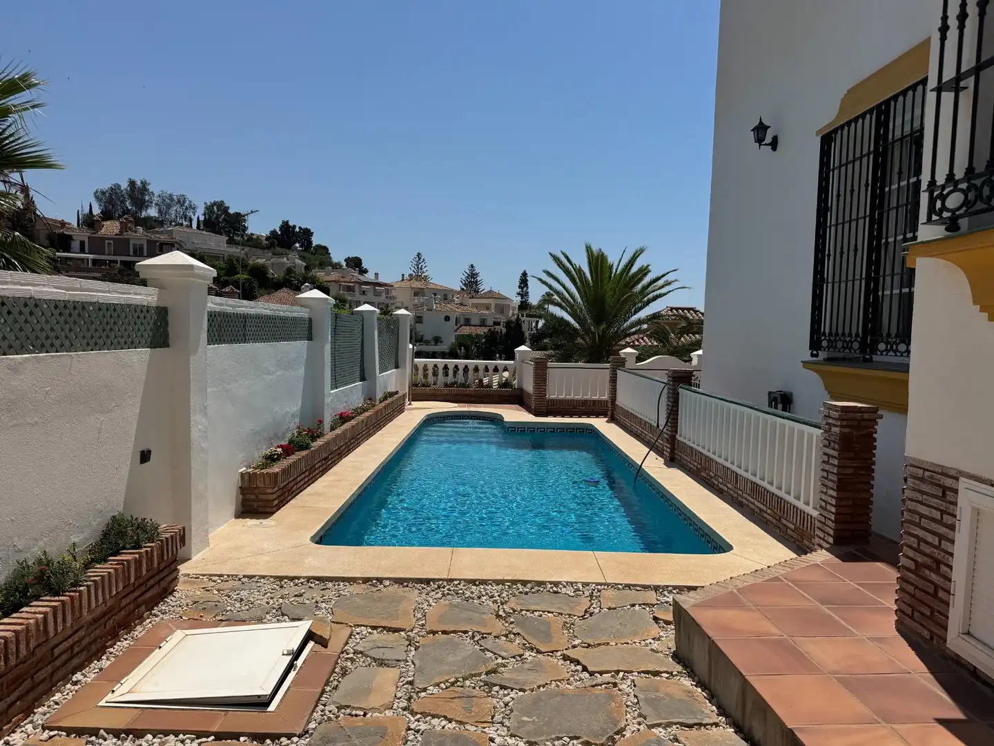 Piscina de Casa adosada en venda en Málaga amb Aire condicionat, Calefacció i Jardí privat