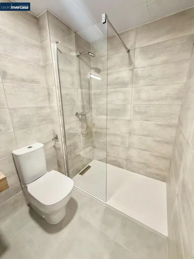 Badezimmer von Wohnung zur Miete in Quart de Poblet mit Klimaanlage, Abstellraum und Möbliert