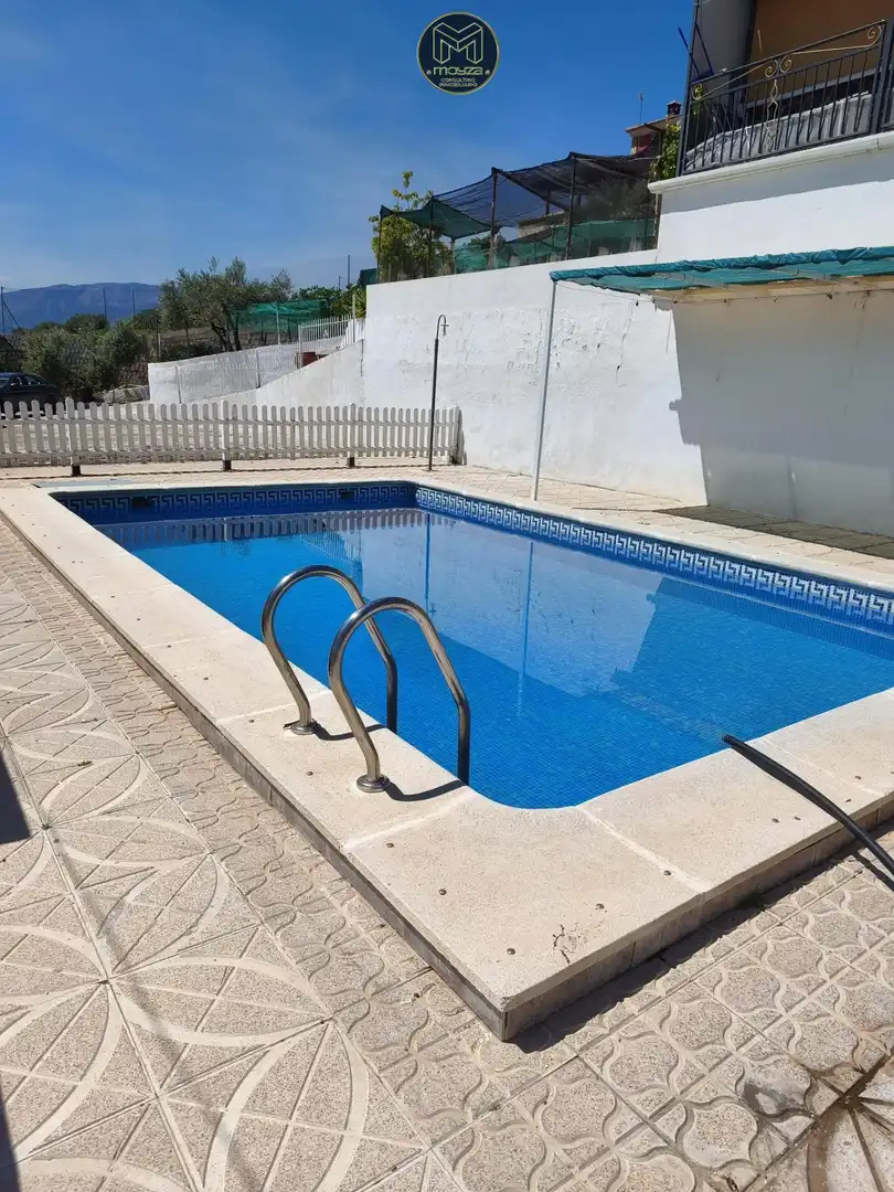 Piscina de Casa o chalet en venta en Jaén con Calefacción, Terraza y Trastero