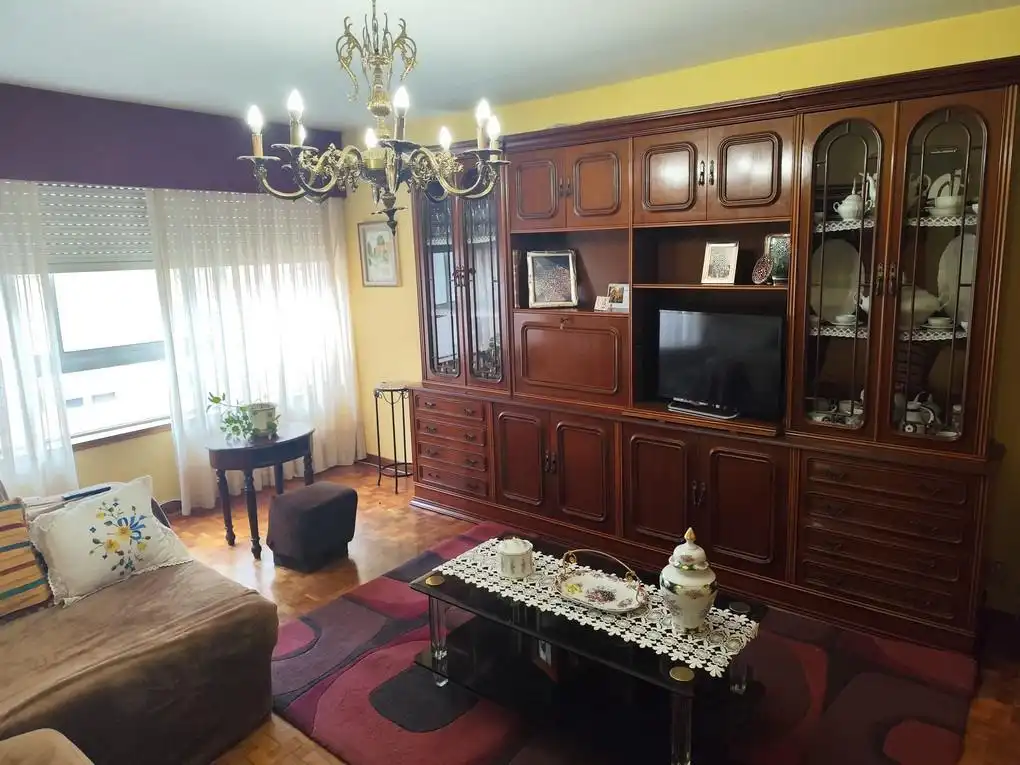 Sala d'estar de Pis en venda en Carballo amb Calefacció, Parquet i Traster