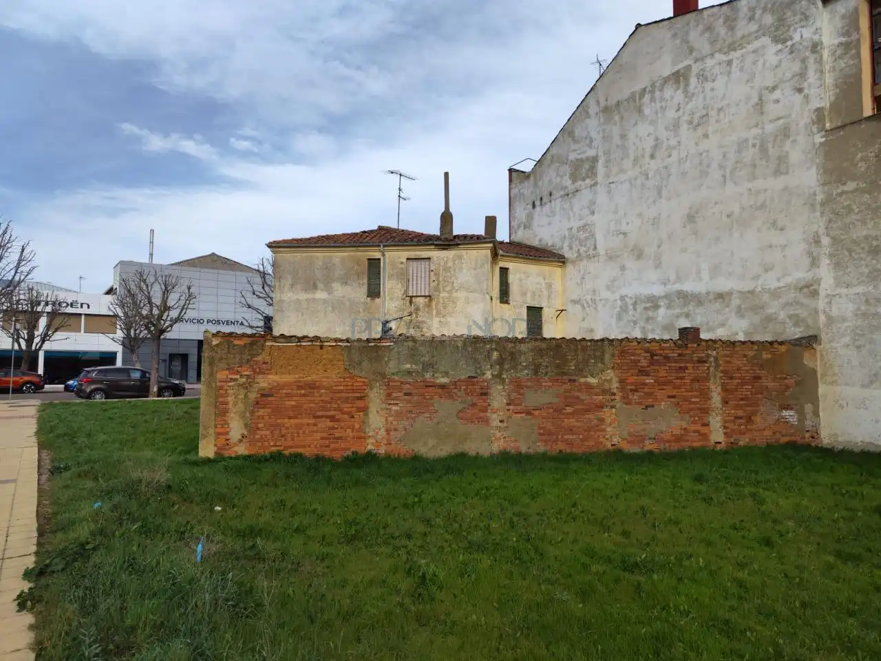 Casa o xalet en venda en León Capital  amb Jardí privat i Traster