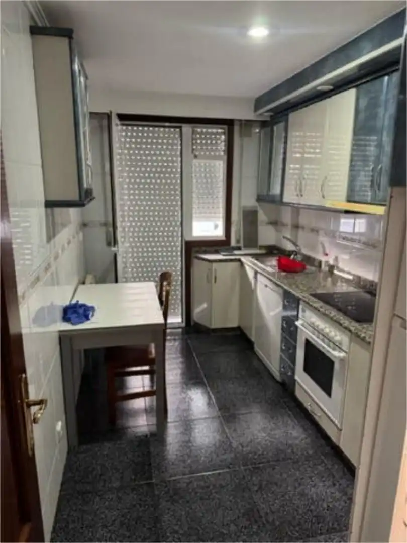 Cocina de Piso de alquiler en Ourense Capital  con Calefacción, Amueblado y Horno