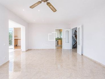 Villa avec balcon à vendre à Vallpineda - Santa Bárbara