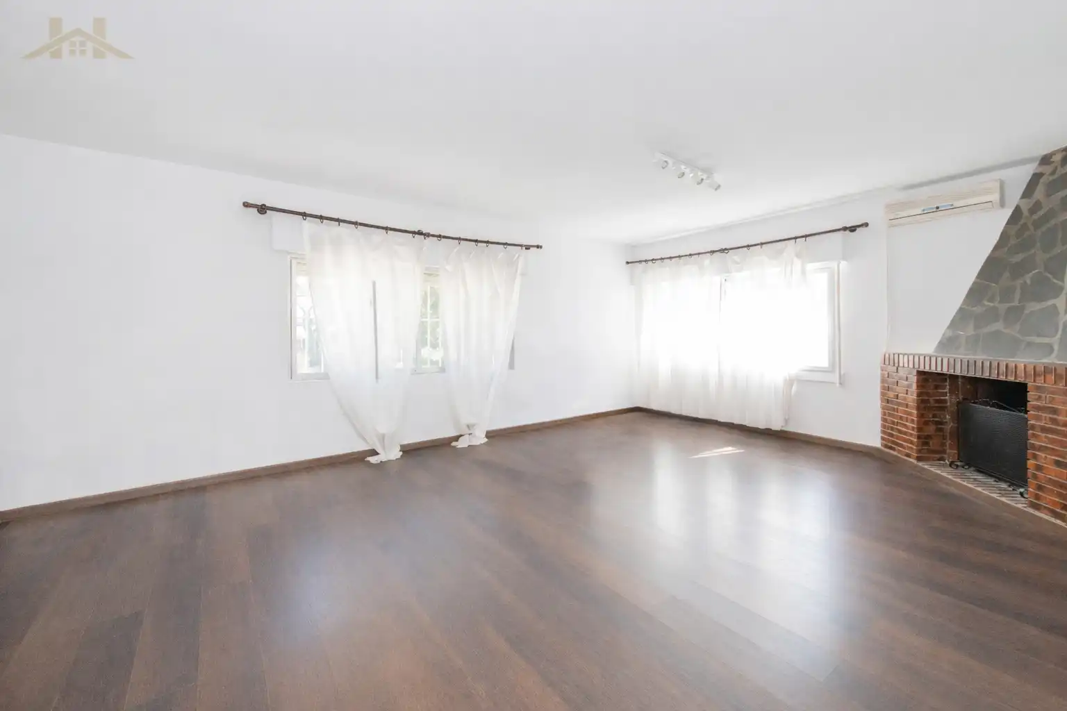 Sala d'estar de Casa o xalet en venda en Boadilla del Monte amb Aire condicionat, Calefacció i Jardí privat