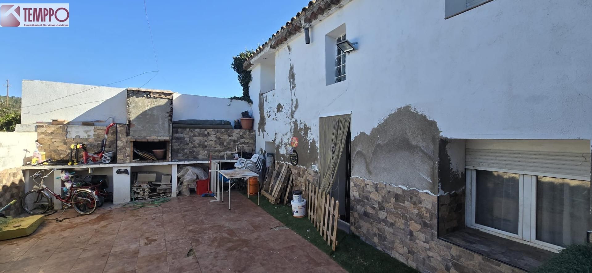 Vista exterior de Casa adosada en venta en La Bisbal del Penedès con Aire acondicionado, Jardín privado y Terraza