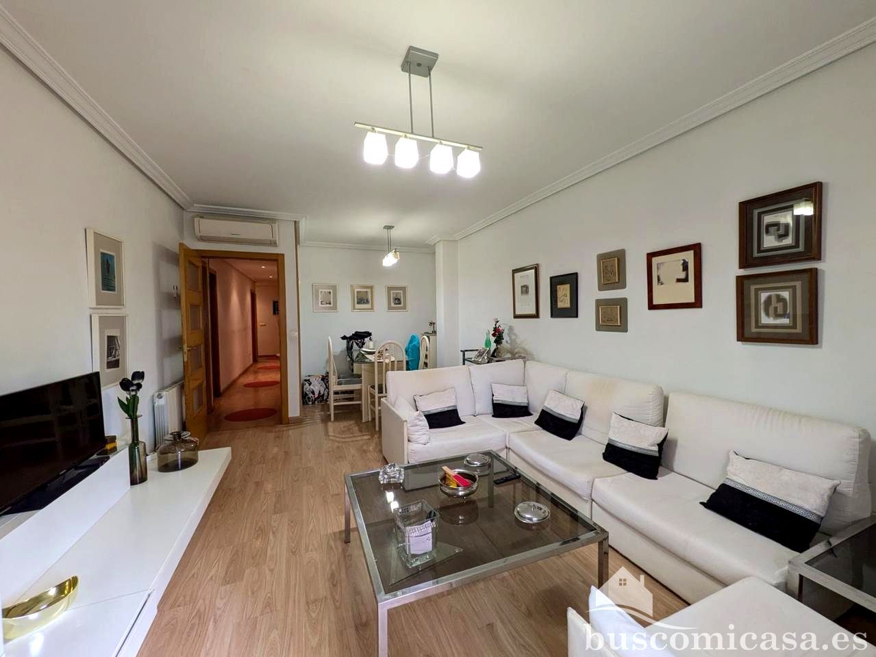 Living room of Flat for sale in Linares  with Air Conditioner, Heating and Balcony