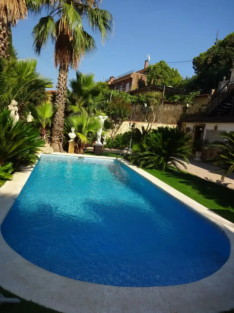 Casa con piscina en venta en Urbanitzacions, imagen 2