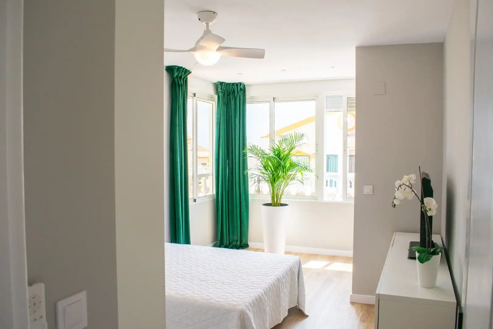 Habitación de Casa adosada en venta en Orihuela con Aire acondicionado, Calefacción y Jardín privado