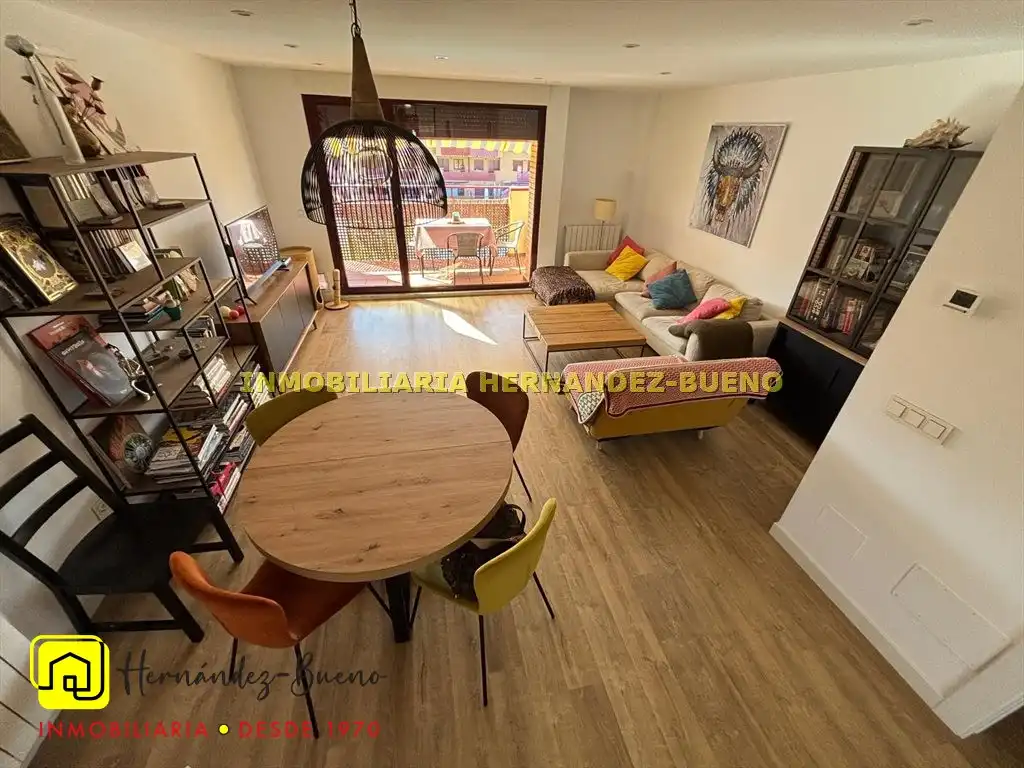 Sala de estar de Dúplex de alquiler en Salamanca con Calefacción, Terraza y Piscina