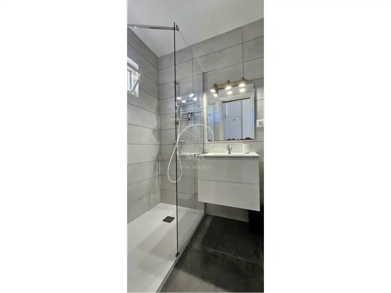 Baño de Estudio de alquiler en Calvià con Aire acondicionado, Terraza y Amueblado