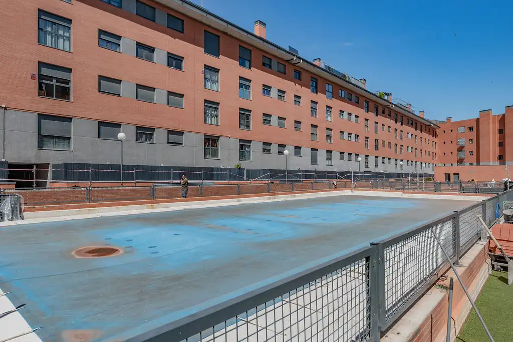 Vista exterior de Piso en venta en Pinto con Calefacción, Trastero y Piscina