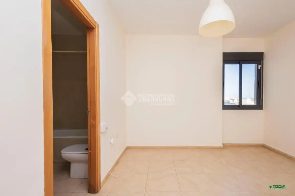 Habitación de Piso en venta en Costacabana - Loma Cabrera