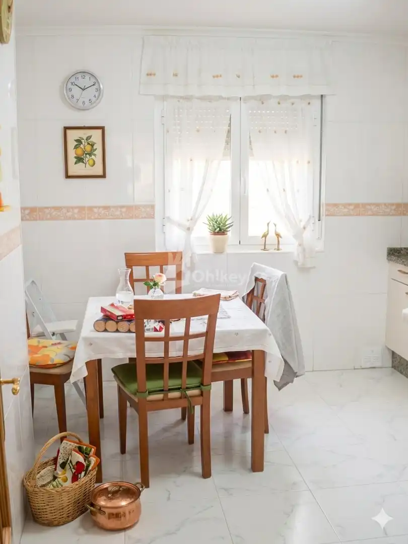 Comedor de Casa o chalet en venta en Onzonilla con Calefacción, Parquet y Piscina