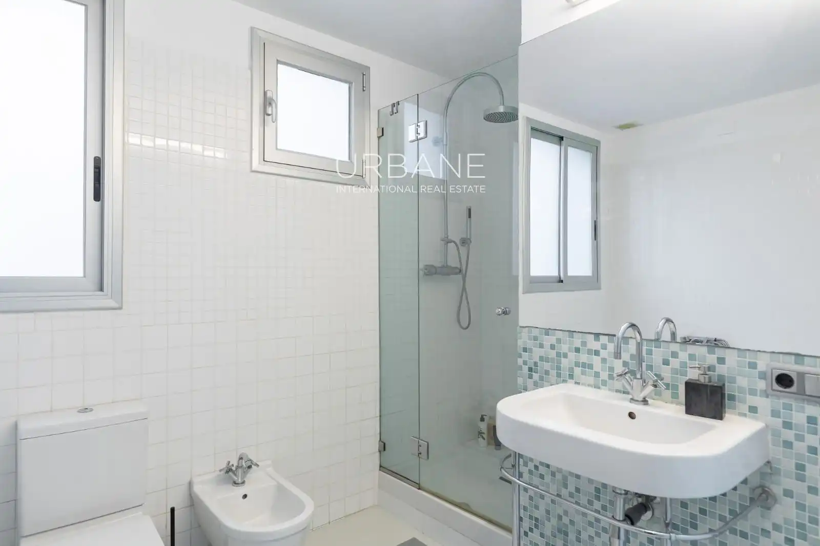 Baño de Ático en venta en Barcelona con Calefacción, Terraza y Amueblado