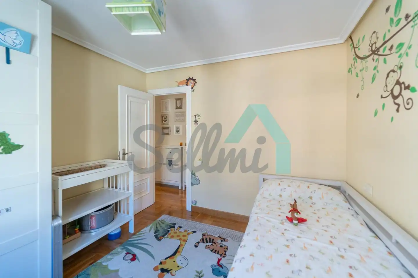 Bedroom of Flat for rent in Oviedo   with Heating, Parquet flooring and Furnished