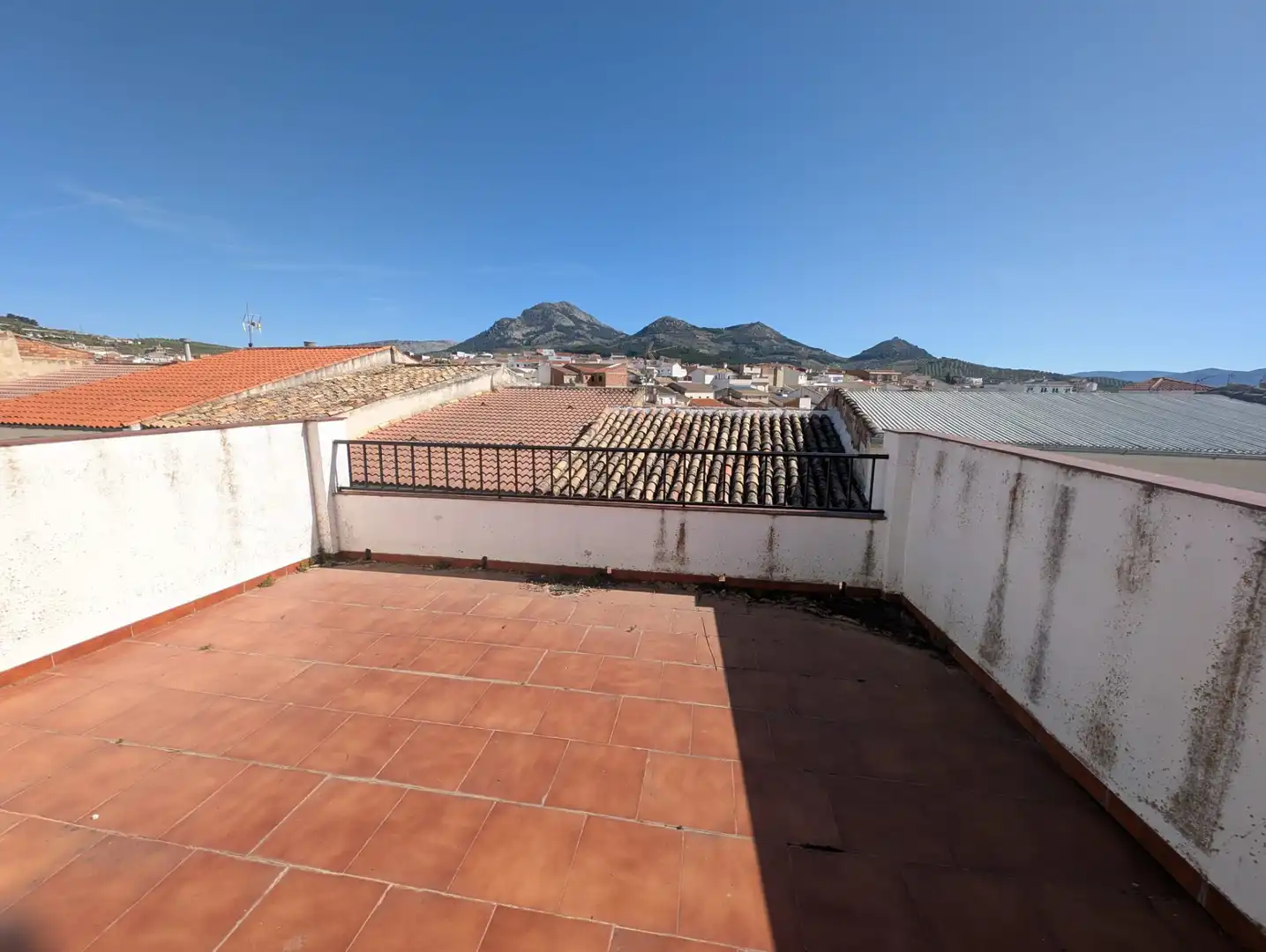 Vista exterior de Casa o xalet en venda en Alcaudete amb Terrassa