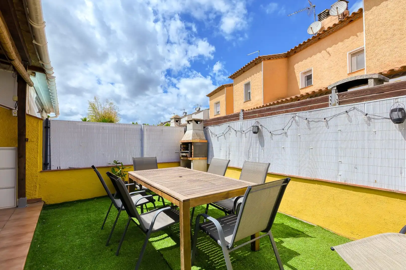 Terrassa de Casa adosada en venda en Torroella de Fluvià amb Aire condicionat, Calefacció i Jardí privat