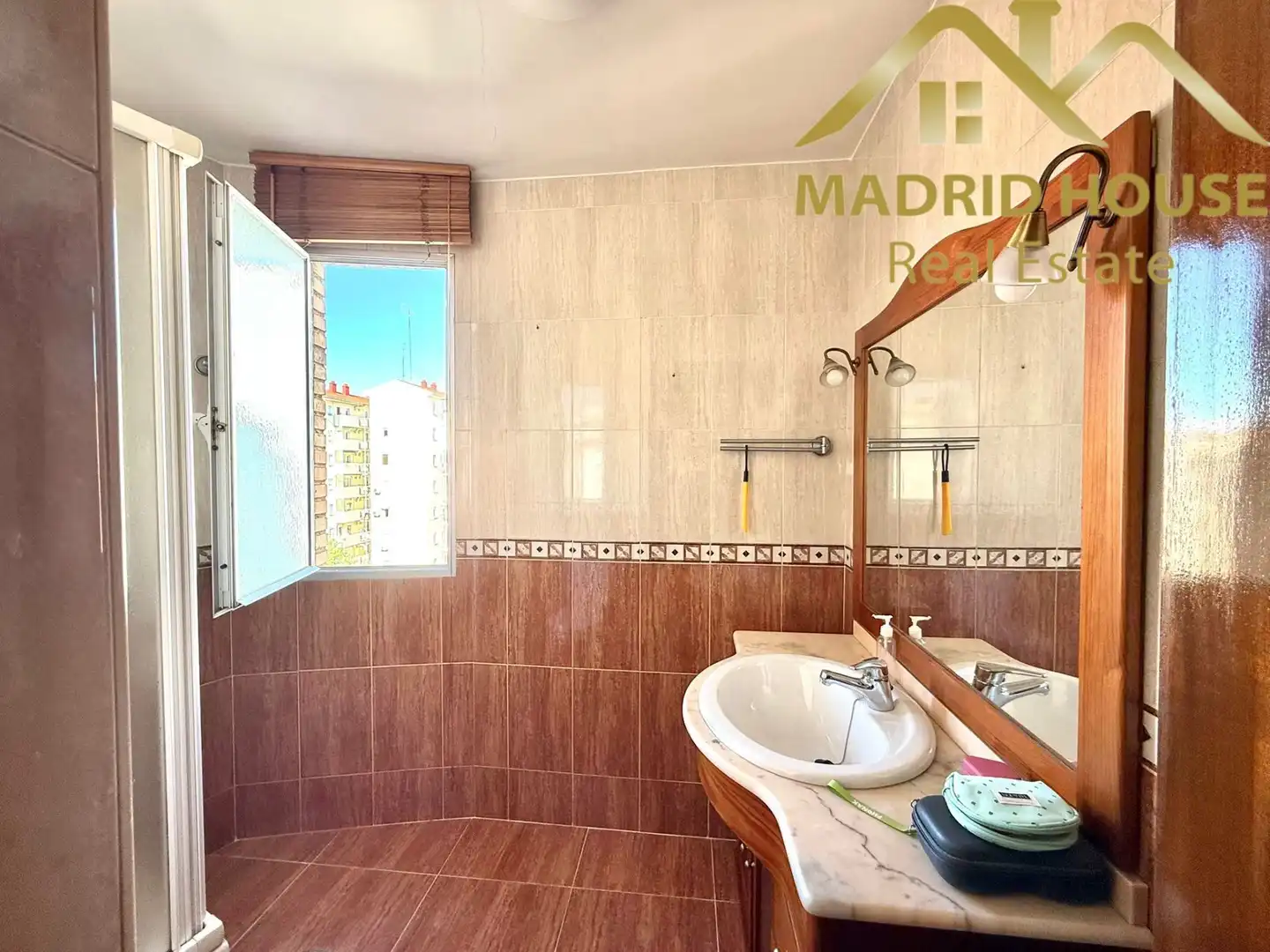 Badezimmer von Wohnung zum Verkauf in Madrid mit Heizung und Terrasse