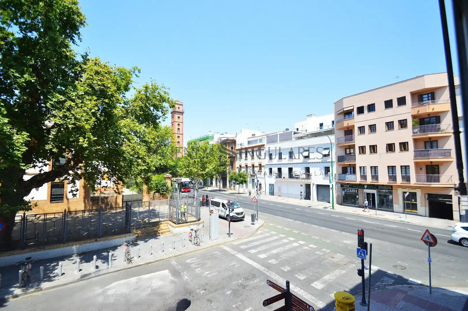 Exterior view of Flat for sale in Sevilla  with Air Conditioner, Terrace and Storage room